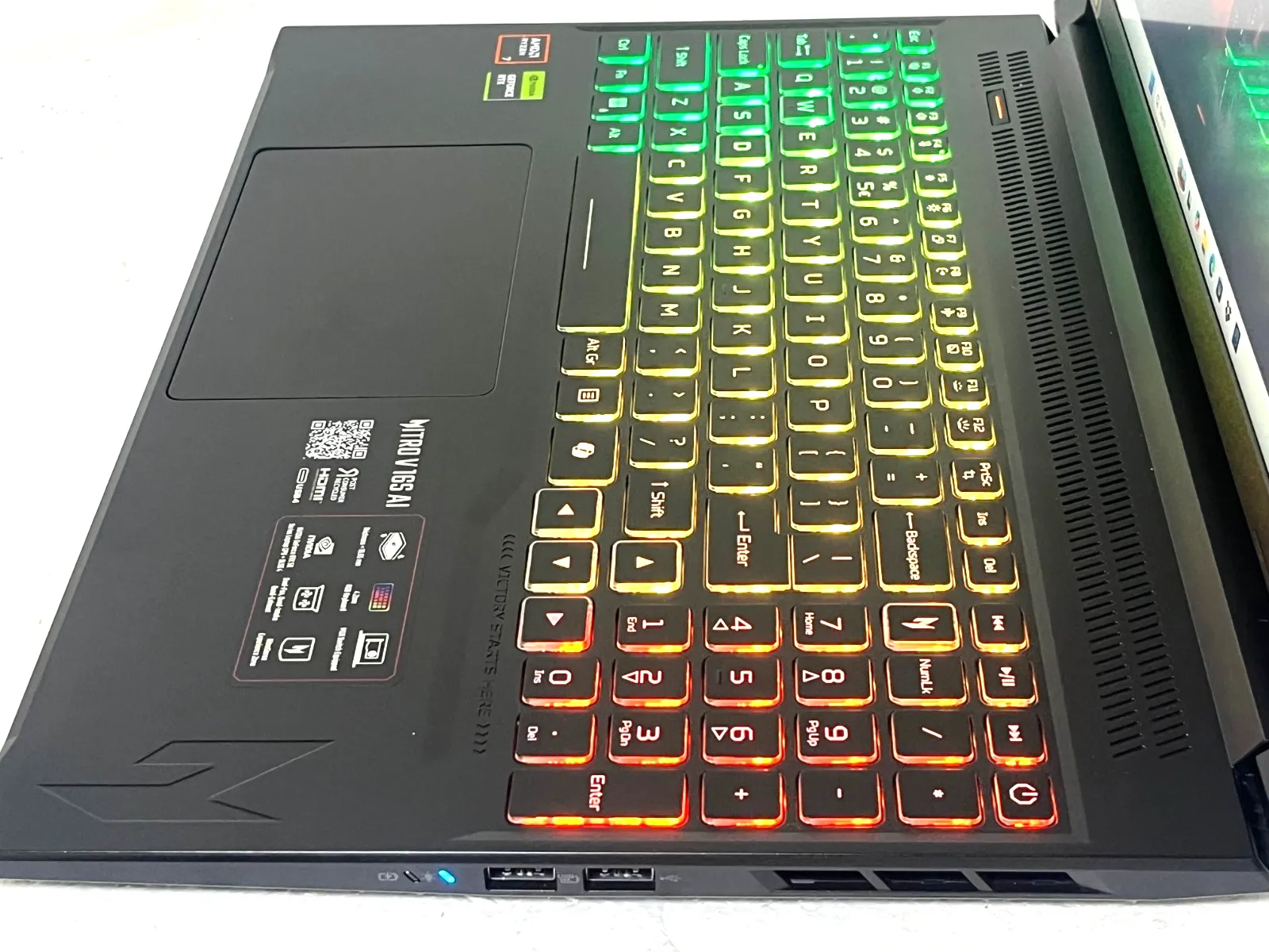 Acer Nitro V 16S ANV16S-41 AMD Ryzen 7 16Gb RAM 1TB SSD 8Gb RTX5060 16" 180Hz