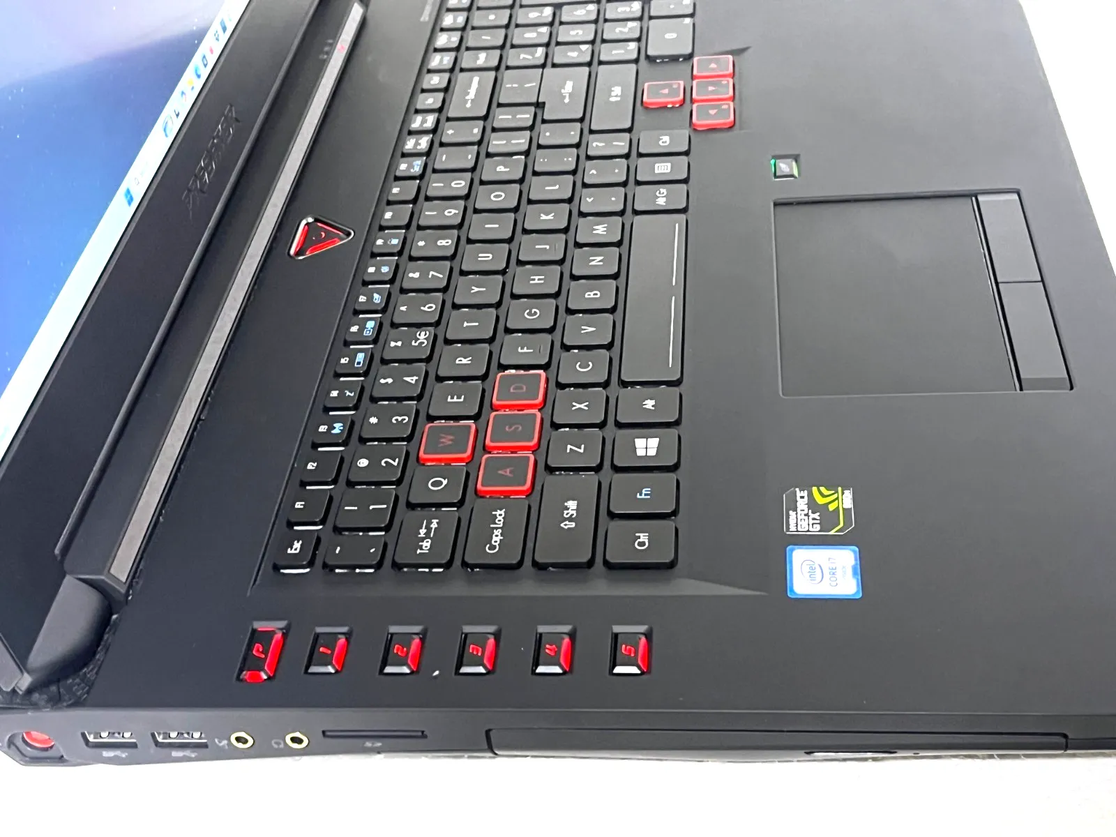 Acer Predator 17" G9-793 Intel i7-6700HQ 32Gb RAM 512GB SSD 2TB HDD 4Gb GX980M