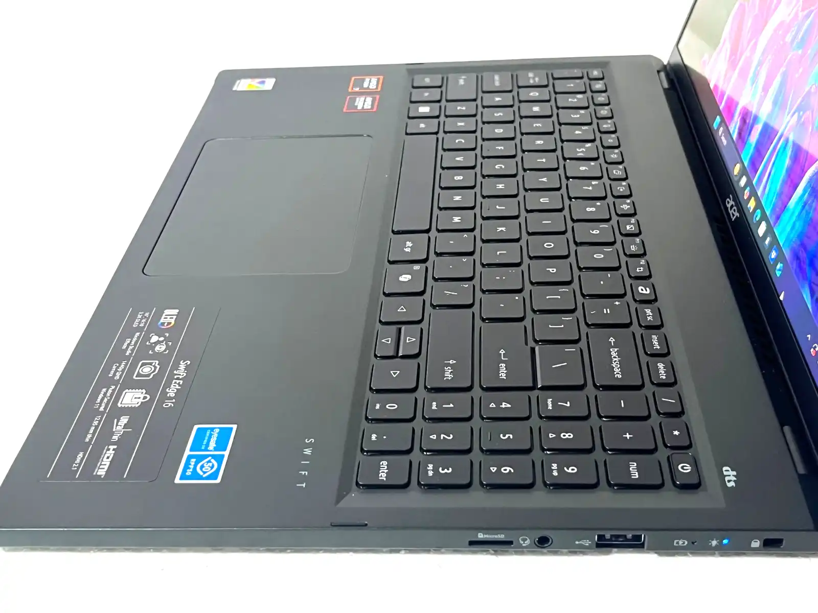 Acer Swift Edge 16 SFE16-44 AMD Ryzen 7-8840U 16Gb 1TB SSD 16" 3.2K OLED 120Hz