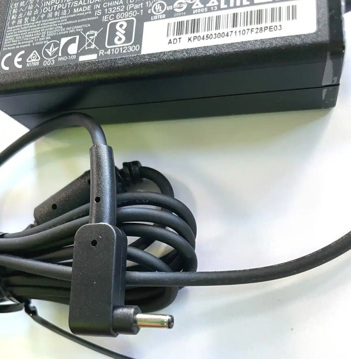 Genuine Acer AC Adaptor 45W 19V 2.37A PA-1450-26 KP.04503.004 1mm/3mm tip