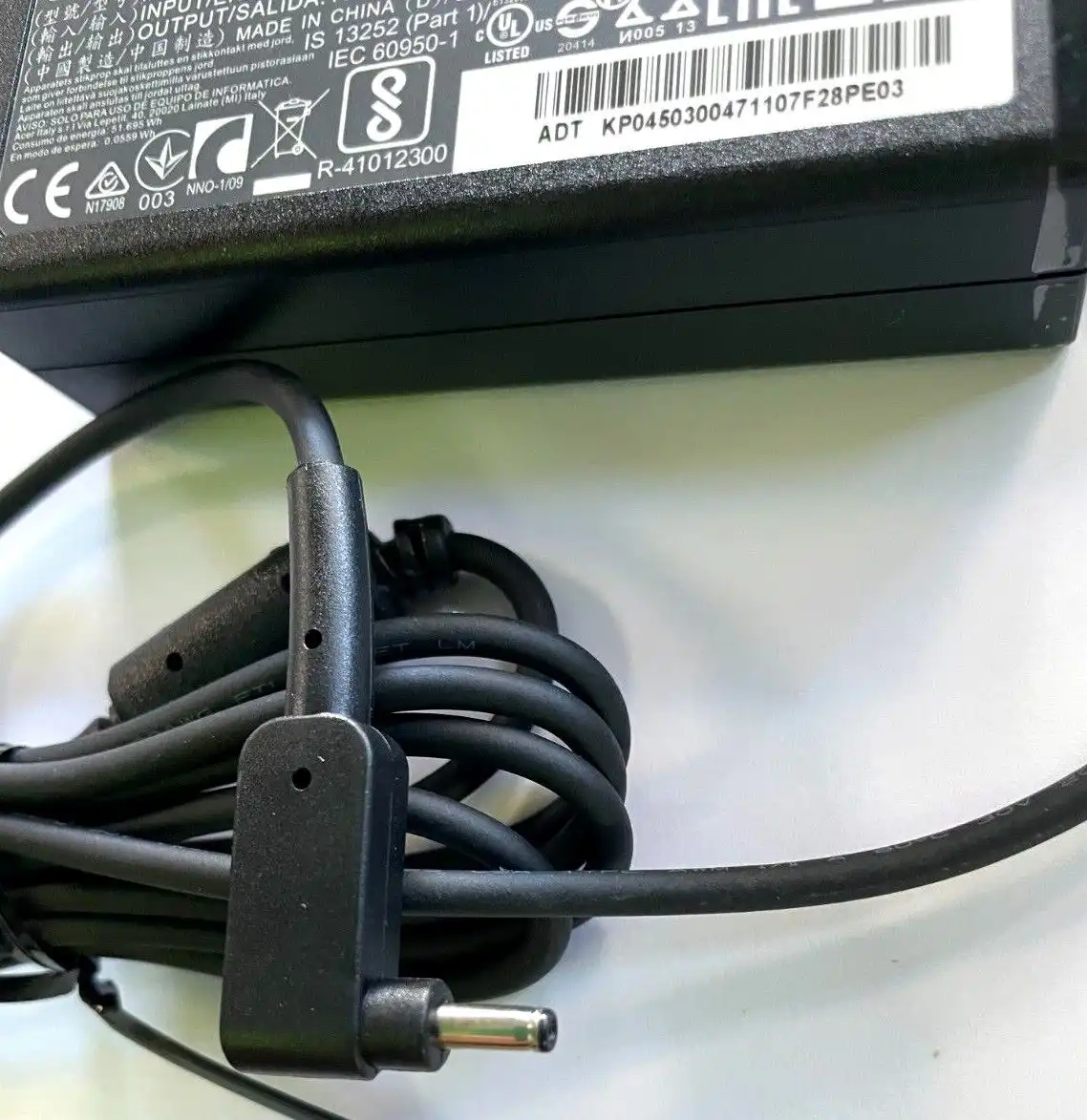 Genuine Acer AC Adaptor 45W 19V 2.37A PA-1450-26 KP.04503.004 1mm/3mm tip