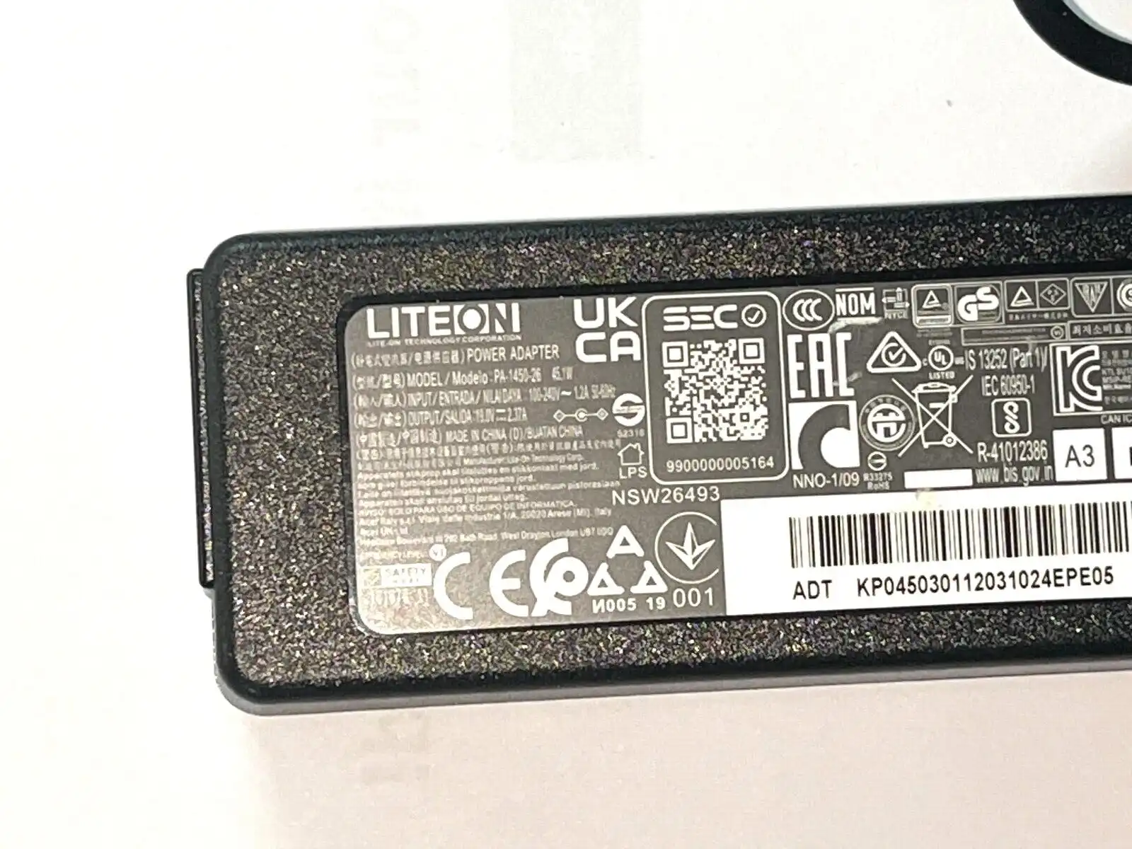Genuine Acer AC Adaptor 45W 19V 2.37A PA-1450-26 KP.04503.011 1mm/3mm tip