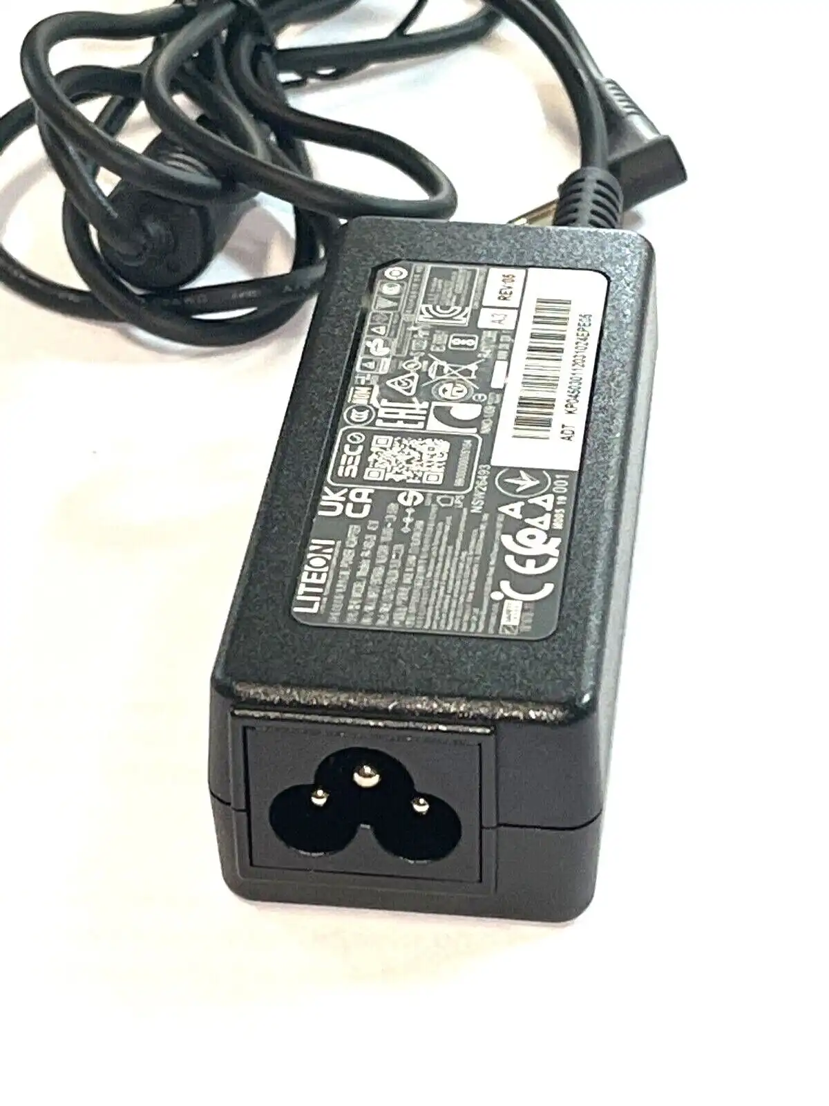 Genuine Acer AC Adaptor 45W 19V 2.37A PA-1450-26 KP.04503.011 1mm/3mm tip