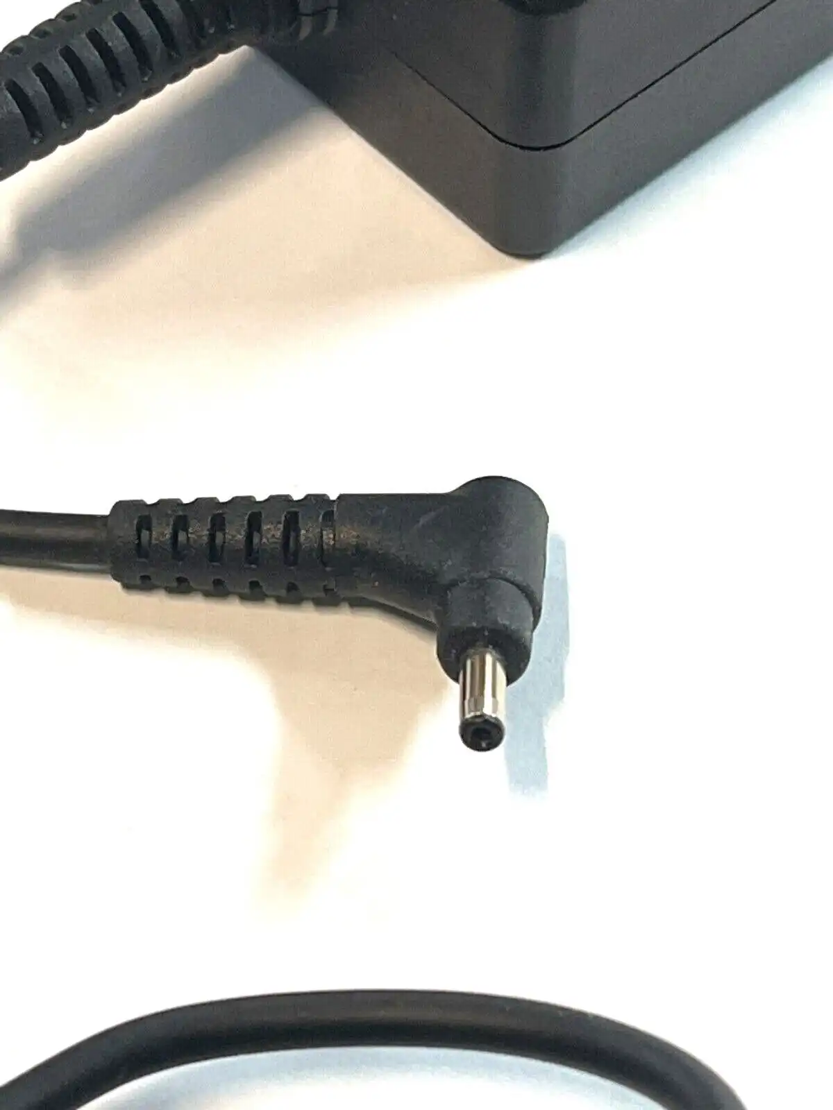 Genuine Acer AC Adaptor 45W 19V 2.37A PA-1450-26 KP.04503.011 1mm/3mm tip