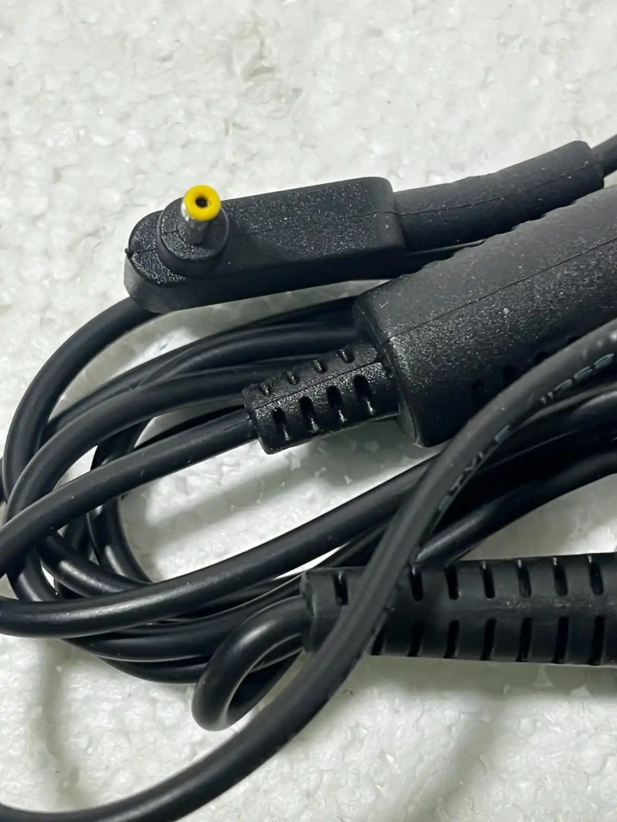 Genuine Acer AC Adaptor 65W 19V 2.37A A18-065N3A 1mm/3mm tip KP.0650H.013